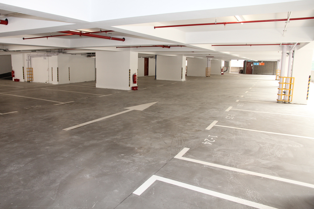 望賢樓停車場提供380多個電單車及汽車泊車位