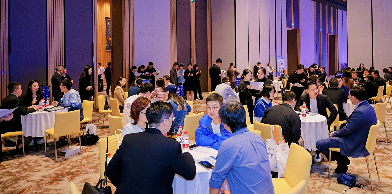 科研团队与企业深入交流