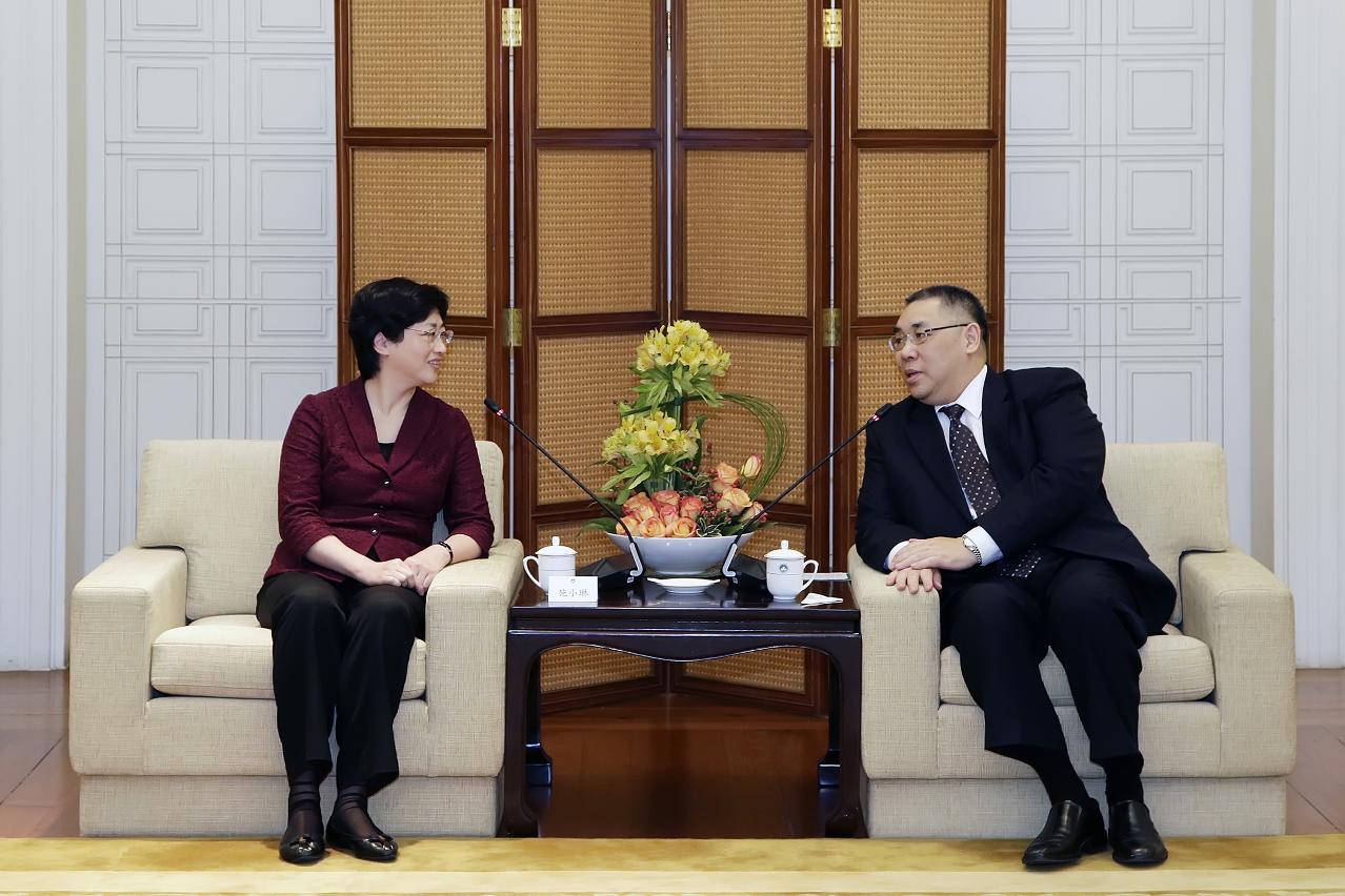 行政長官崔世安會見上海市委常委、市委統戰部長施小琳