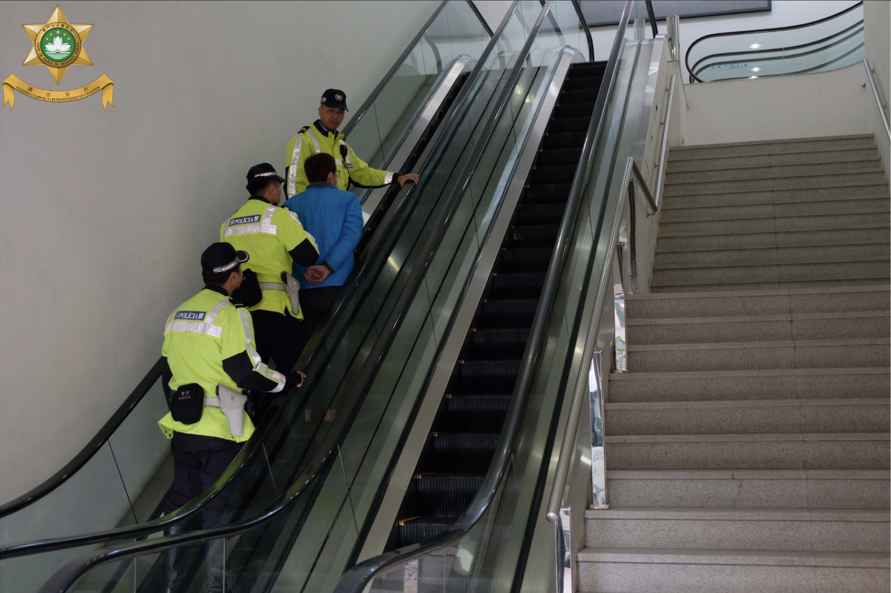 治安警移送嫌犯到檢察院作進一步處理02
