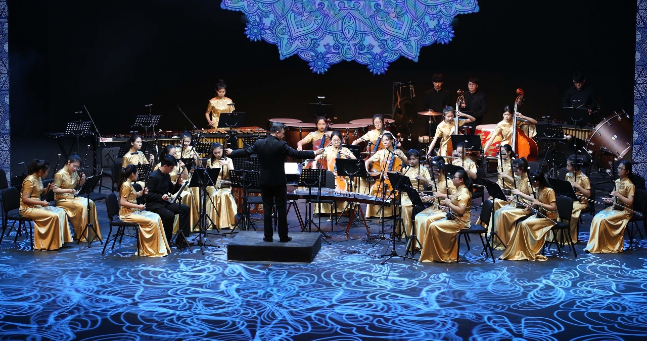 Orquestra Folclórica da Juventude da China, da Escola Secundária Anexa ao Conservatório de Música da China