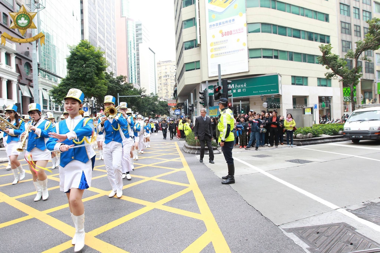 治安警於巡遊路線維持秩序