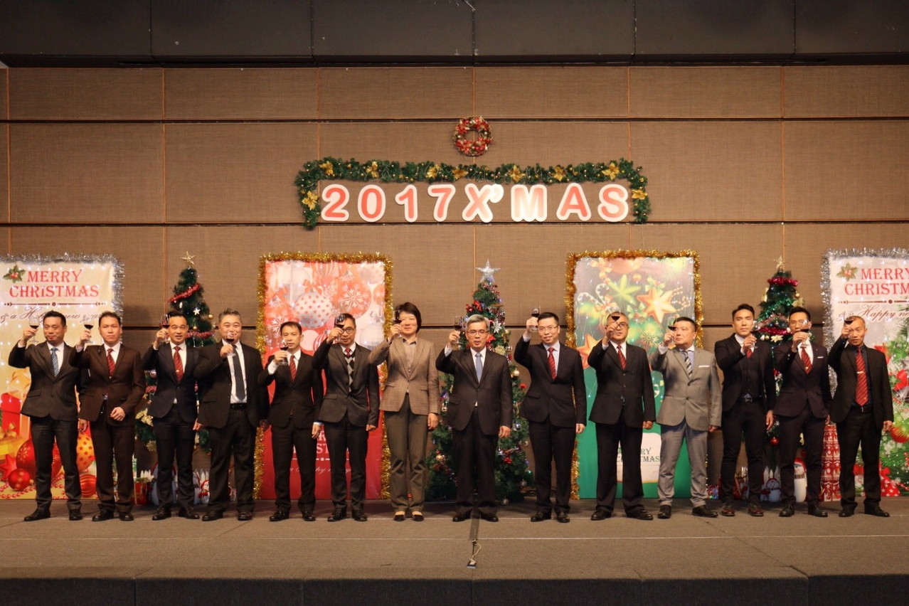 保安司司長黃少澤、保安司司長辦公室主任張玉英、消防局局長梁毓森主持祝酒儀式