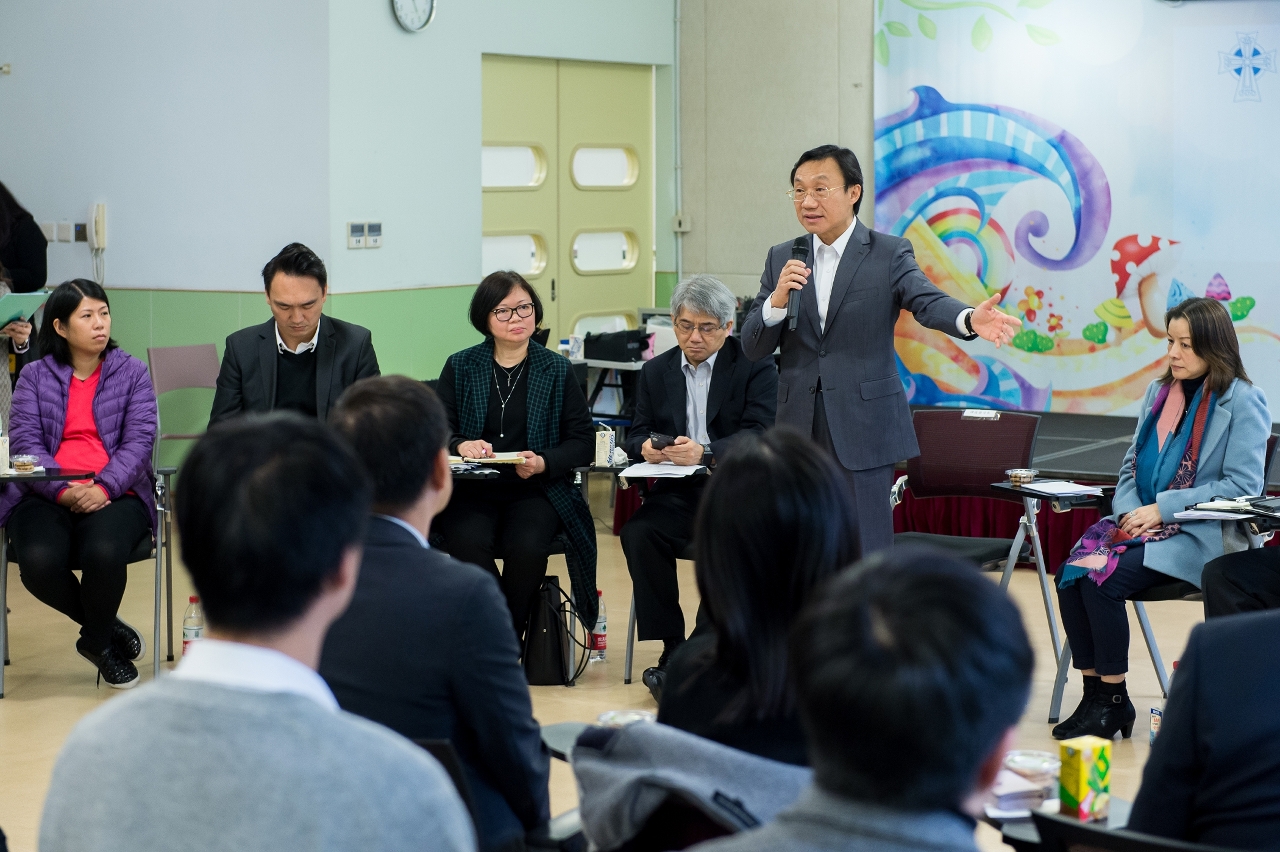 圖：譚俊榮介紹早療服務優化措施