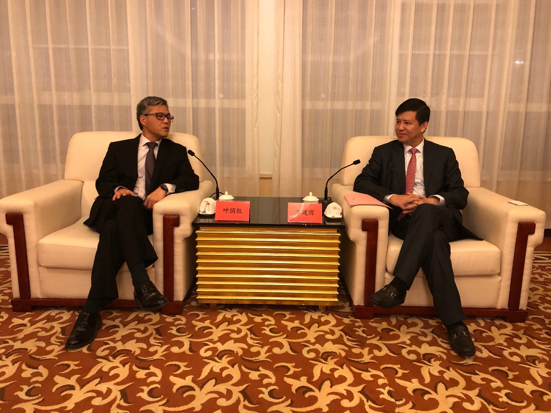 Ip Peng Kin realiza encontro com o governador da cidade de Putian