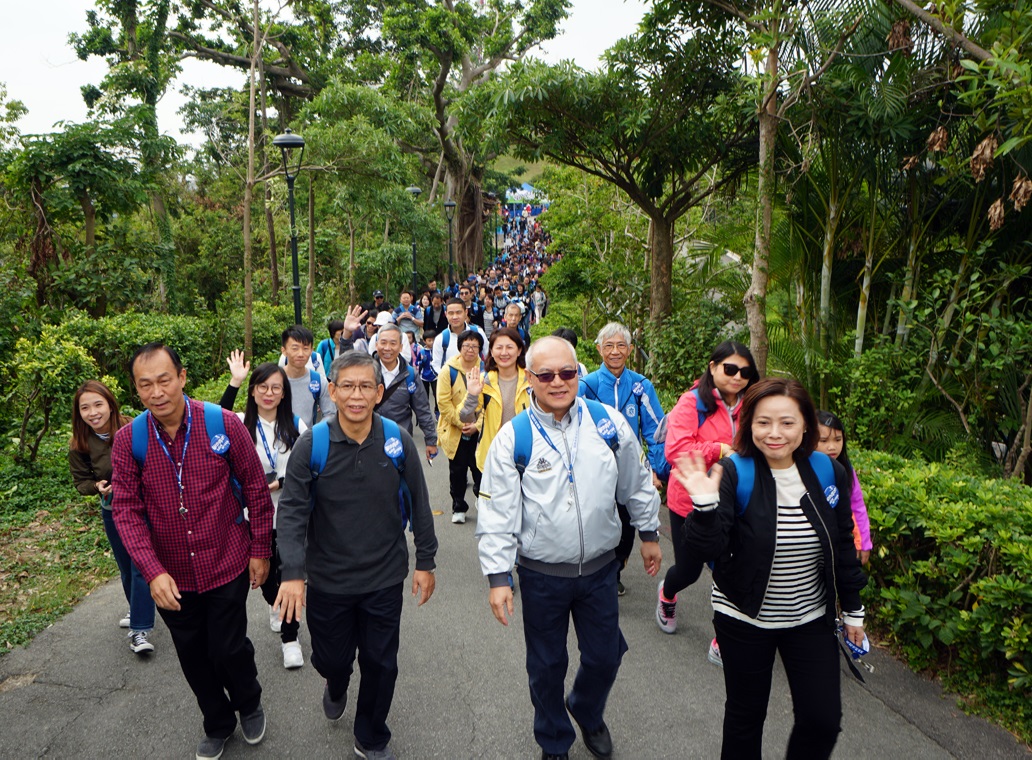 約400名市民背水步行