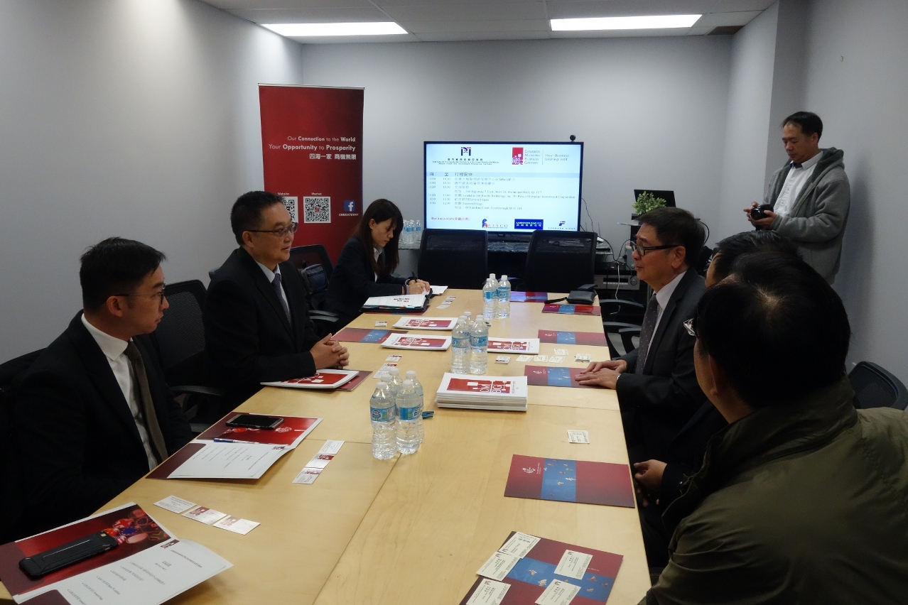 Representantes do IPIM visitaram várias associações comerciais e empresas locais durante a paragem no Canadá