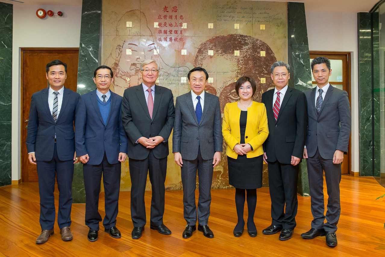 Alexis Tam esteve reunido com o Director Regional da Região do Pacífico-ocidental da OMS