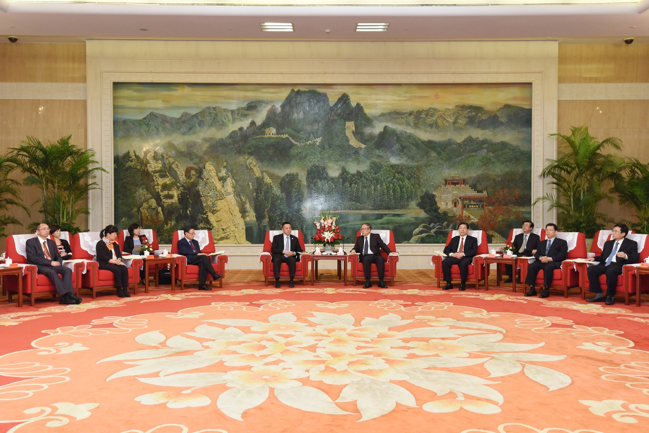 The Secretary for Economy and Finance, Mr Leong Vai Tac, and members of the Government delegation meet with the Secretary of Tianjin Municipal Committee of the CPC, Mr Li Hongzhong, and Mayor, Mr Wang Dongfeng, in Tianjin.