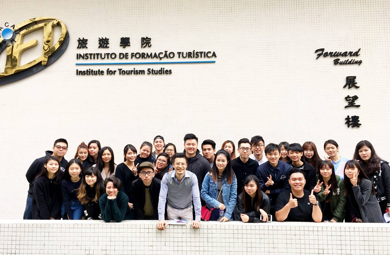 Dr. Fernando Lourenço led IFT Tourism Retail and Marketing Management Bachelor Degree Programme students to help Bottle Bibber, a local food outlet that specialises in takeaway sushi platter and seafood, to improve their business.