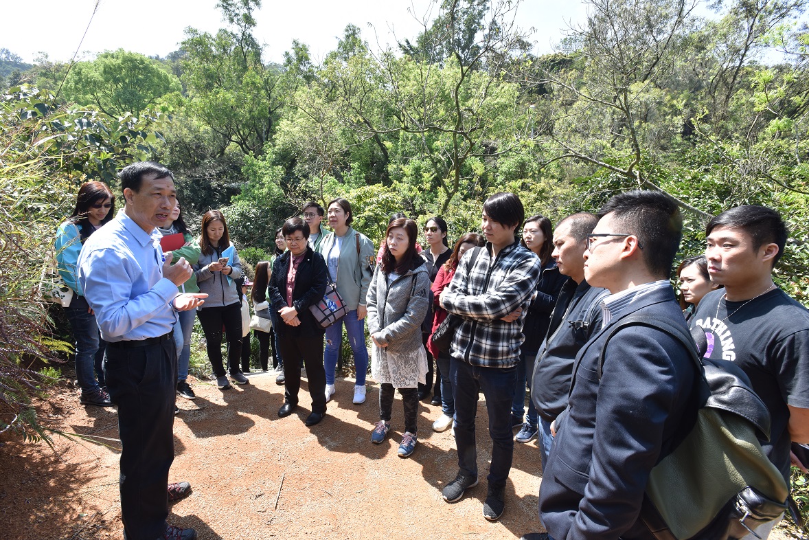 民署管委會委員梁冠峰介紹藥谷生態園區