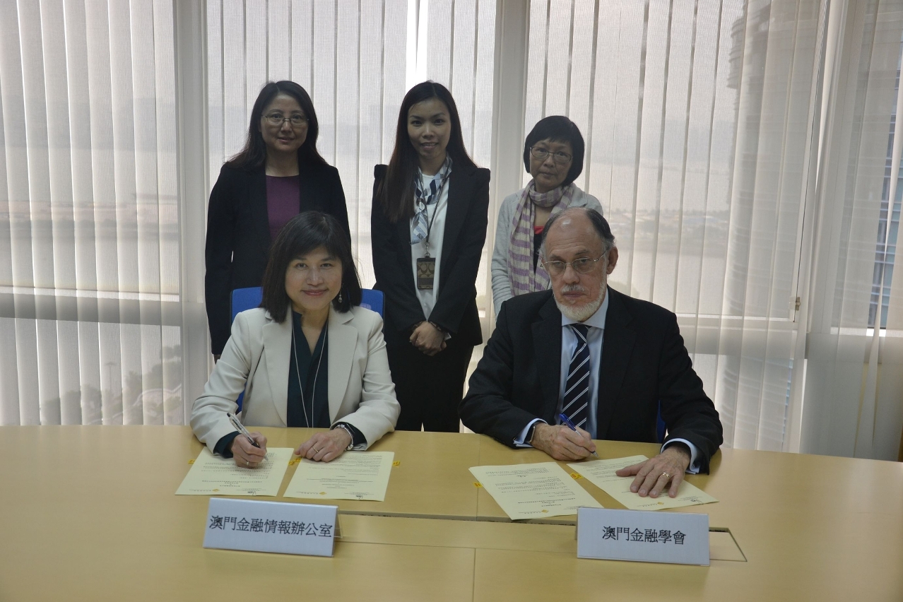 Signing of Cooperation Agreement by Ms. Deborah Ng, the Director of GIF, and Mr. António Pontes, the President of IFS