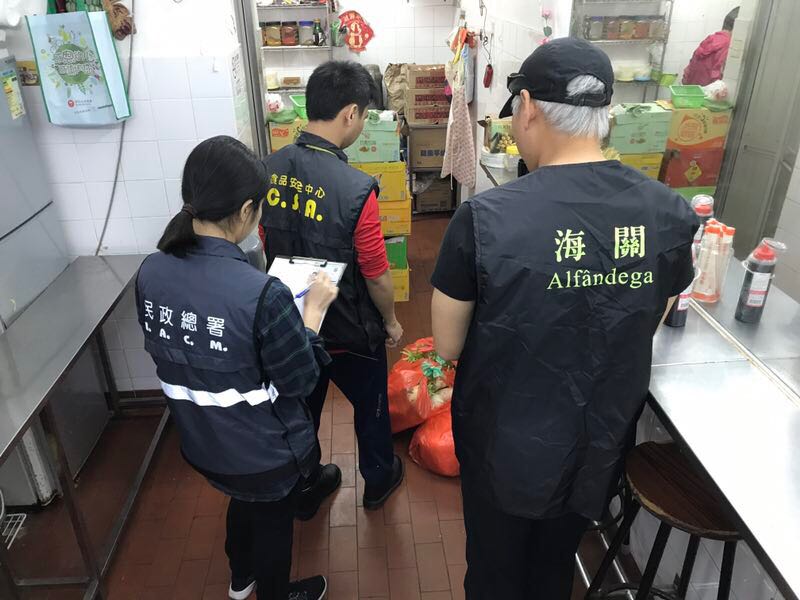 聯合巡查鋪店時情況