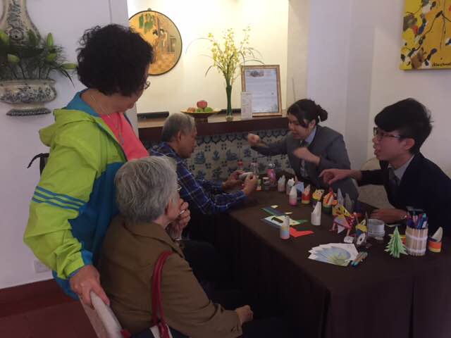 Students organise environmental workshops for guests for making unique handmade souvenirs or daily necessities with the concept of "recycle" and "reuse" to promote the waste reduction and to cherish our resources