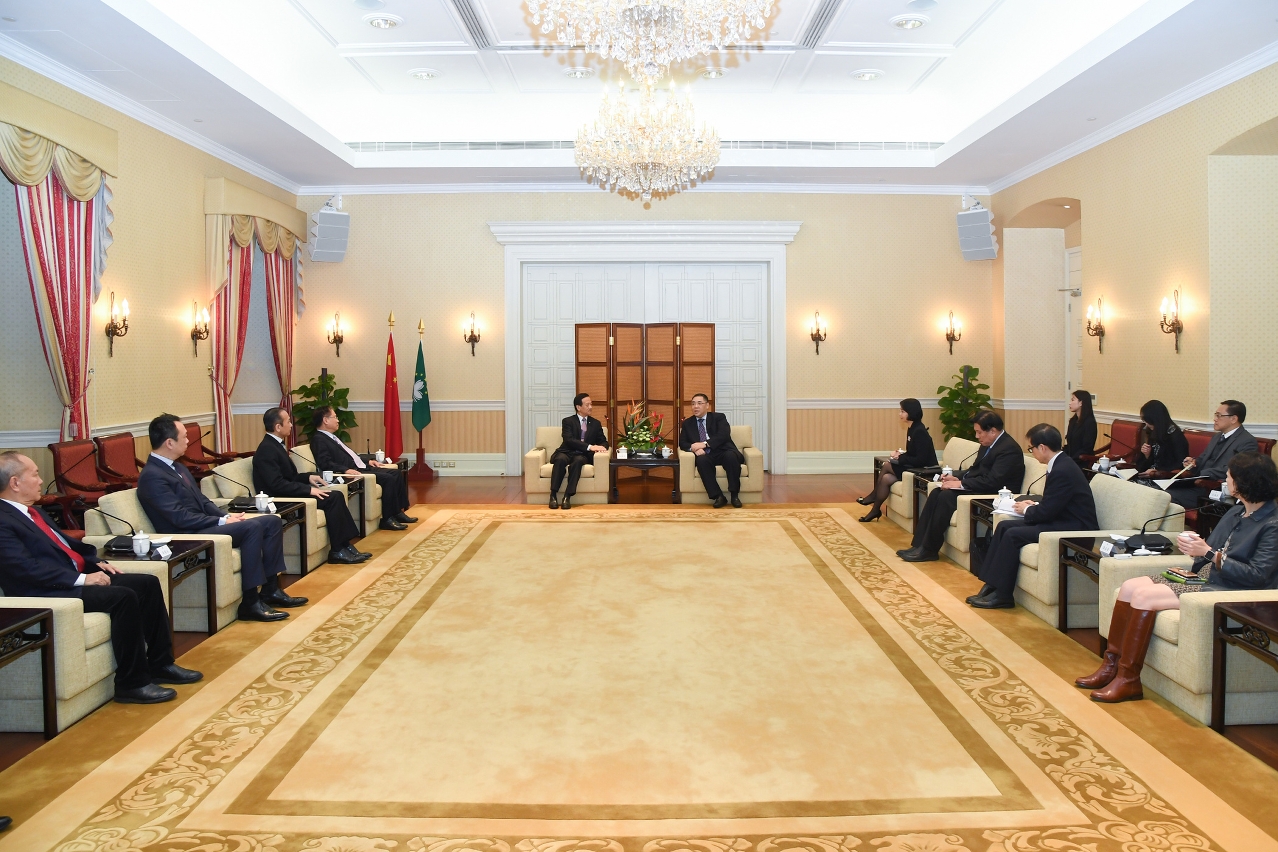 Chefe do Executivo, Chui Sai On, teve um encontro com representantes da Associação Geral dos Chineses Ultramarinos de Macau.