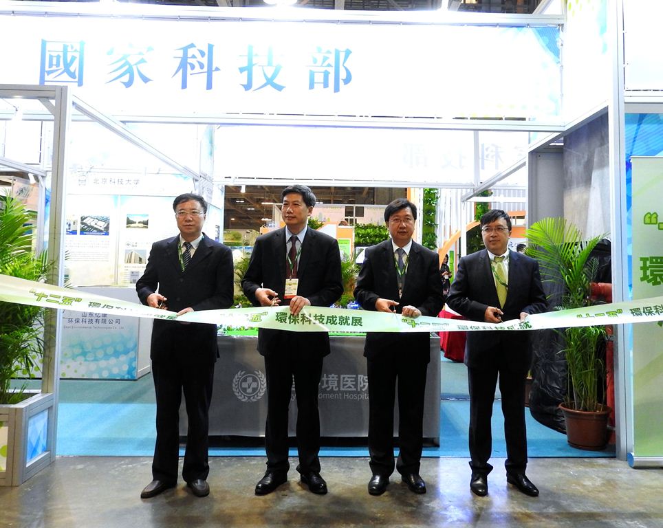 Teve lugar no stand do Ministério das Ciências e da Tecnologia da China, que fica no recinto do MIECF 2017, a cerimónia de abertura da exposição sobre as realizações em ciência e tecnologia ambiental no âmbito do “12.º Plano Quinquenal”.