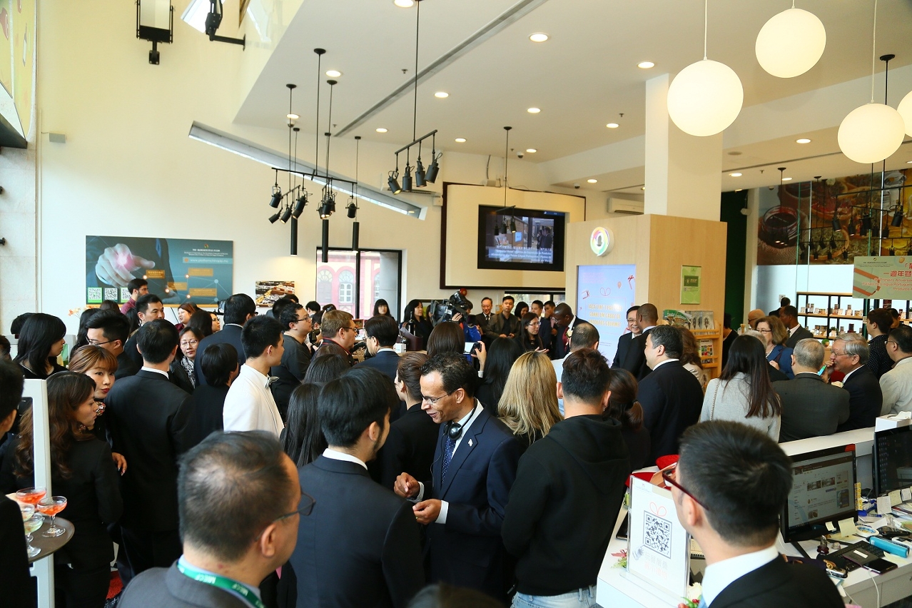 Vários convidados de Macau, do Interior da China e do estrangeiro participaram na cerimónia.