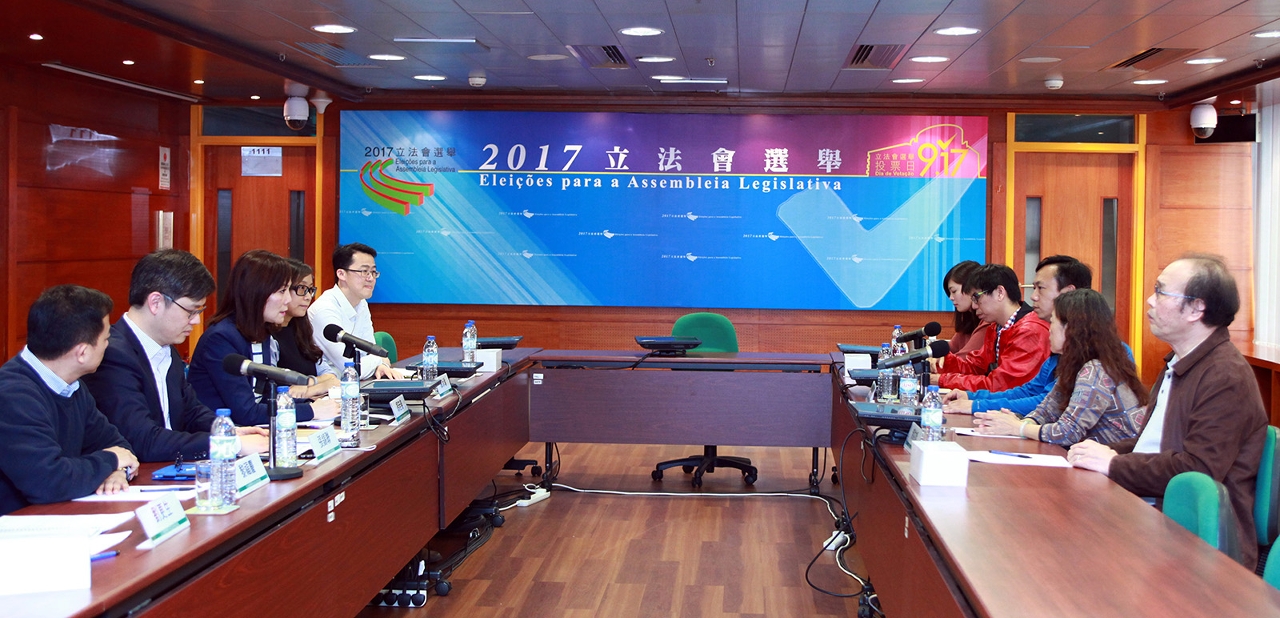 Encontro entre o Secretariado da Comissão de Assuntos Eleitorais da Assembleia Legislativa e os representantes de Macau People With Vissually Impaired Right Promotion Association