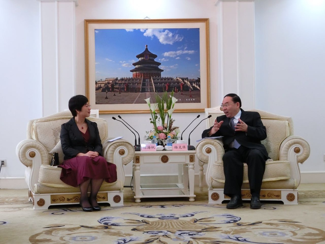 陳海帆司長與國家質量監督檢驗檢疫總局梅克保副局長會談。