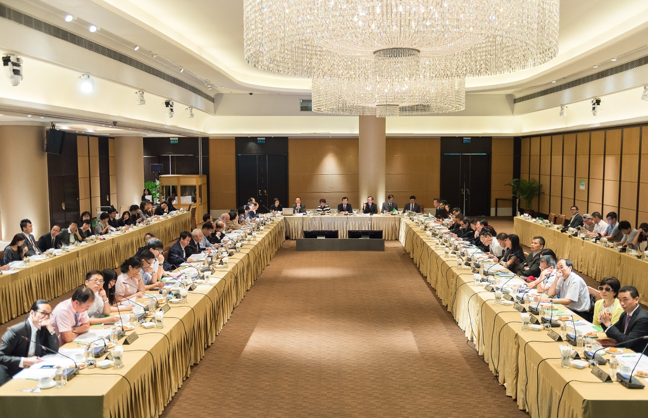 譚俊榮主持教青委聯合會議
