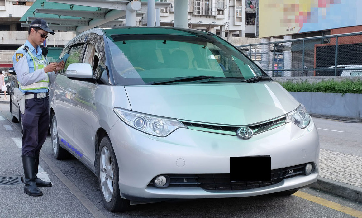 警方持續打擊白牌車