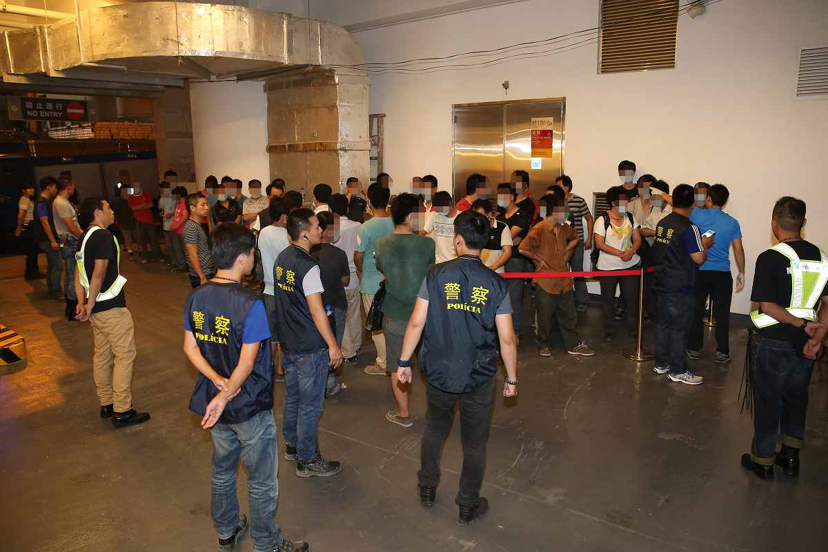 警方突擊巡查非法工作行動