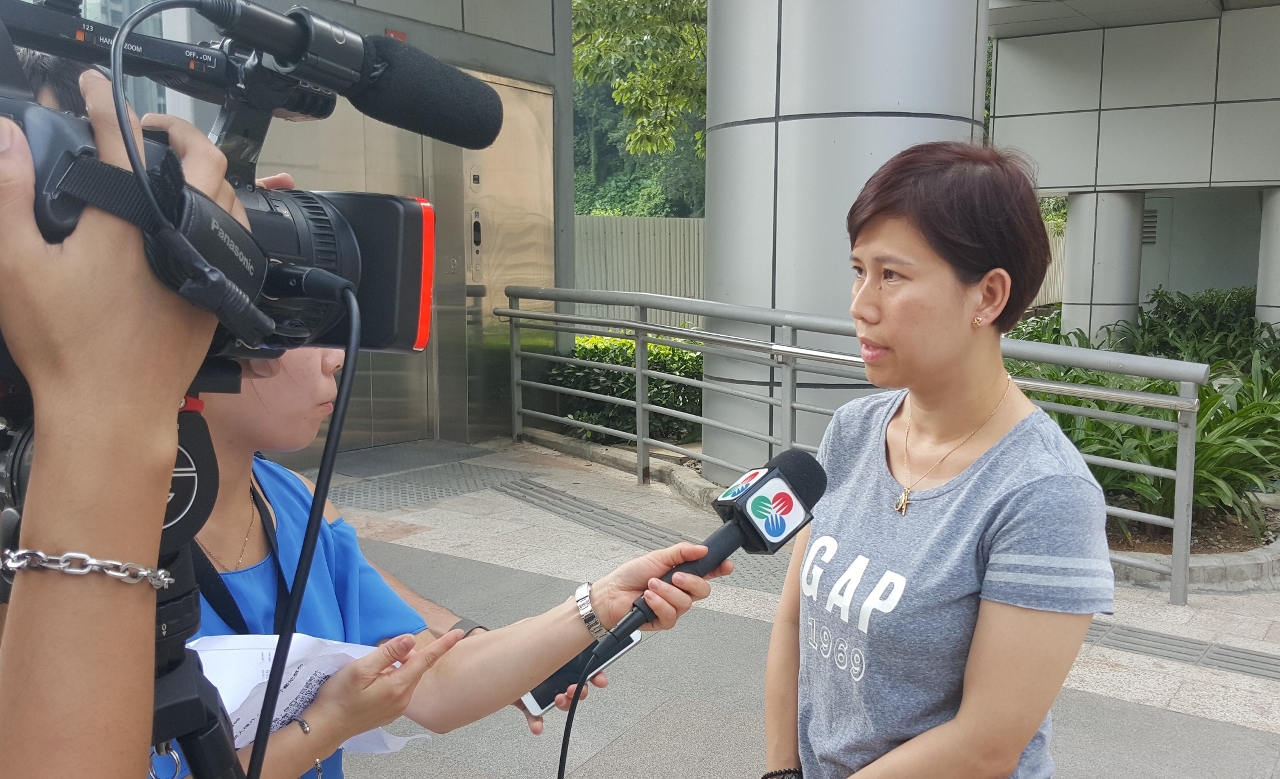 勞工事務局代副局長李樂怡接受傳媒訪問