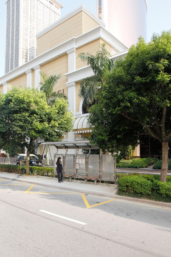 仙德麗街站增設站亭改善候車環境