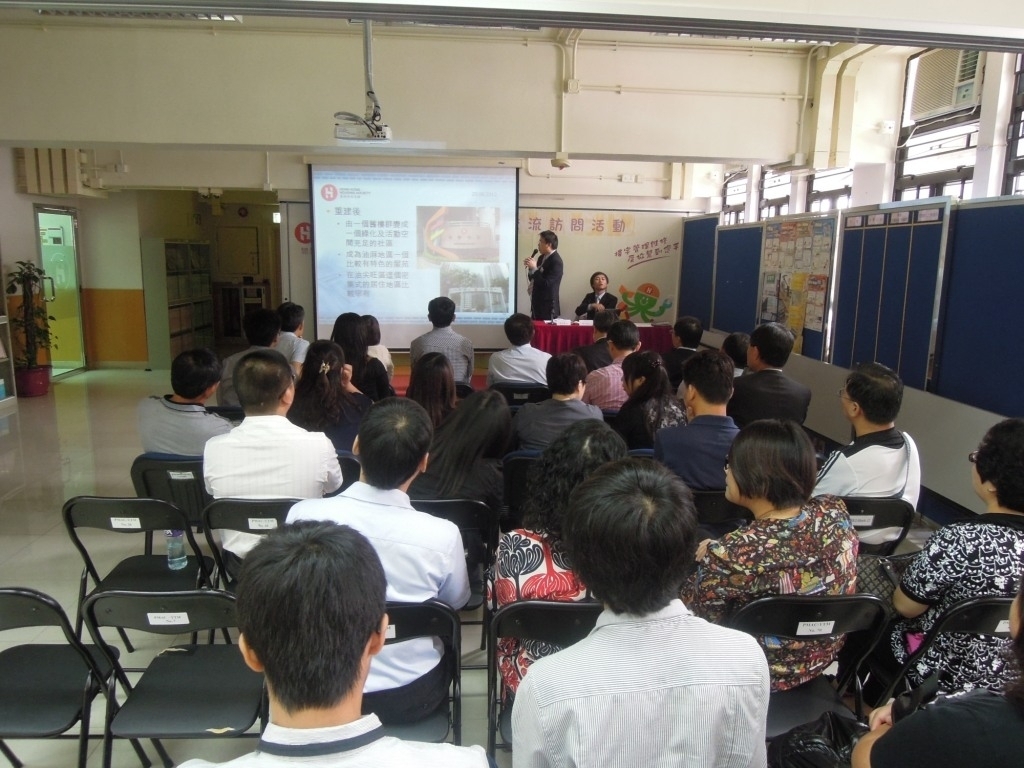 交流團學員聽取香港房協介紹