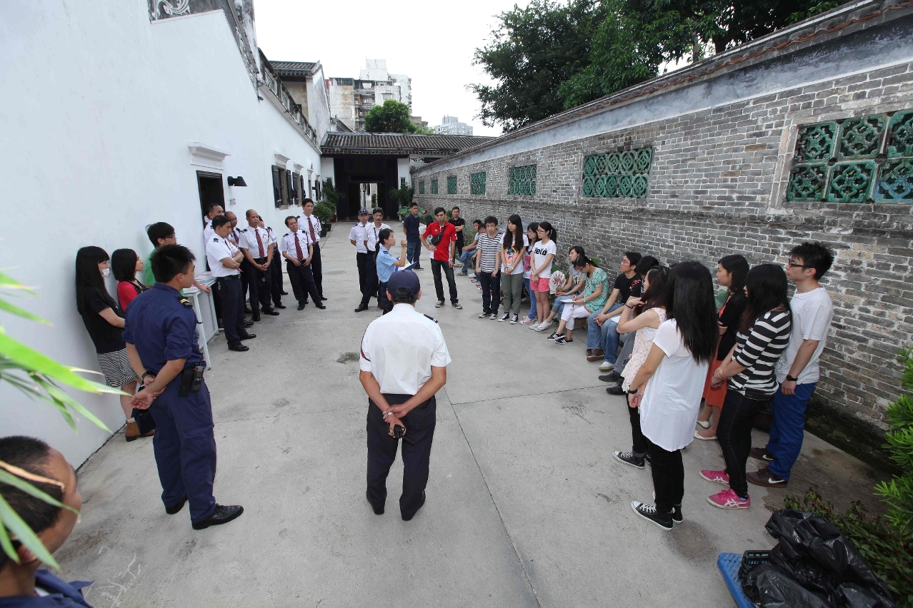 消防局派出專員於鄭家大屋為工作人員進行緊急疏散指導