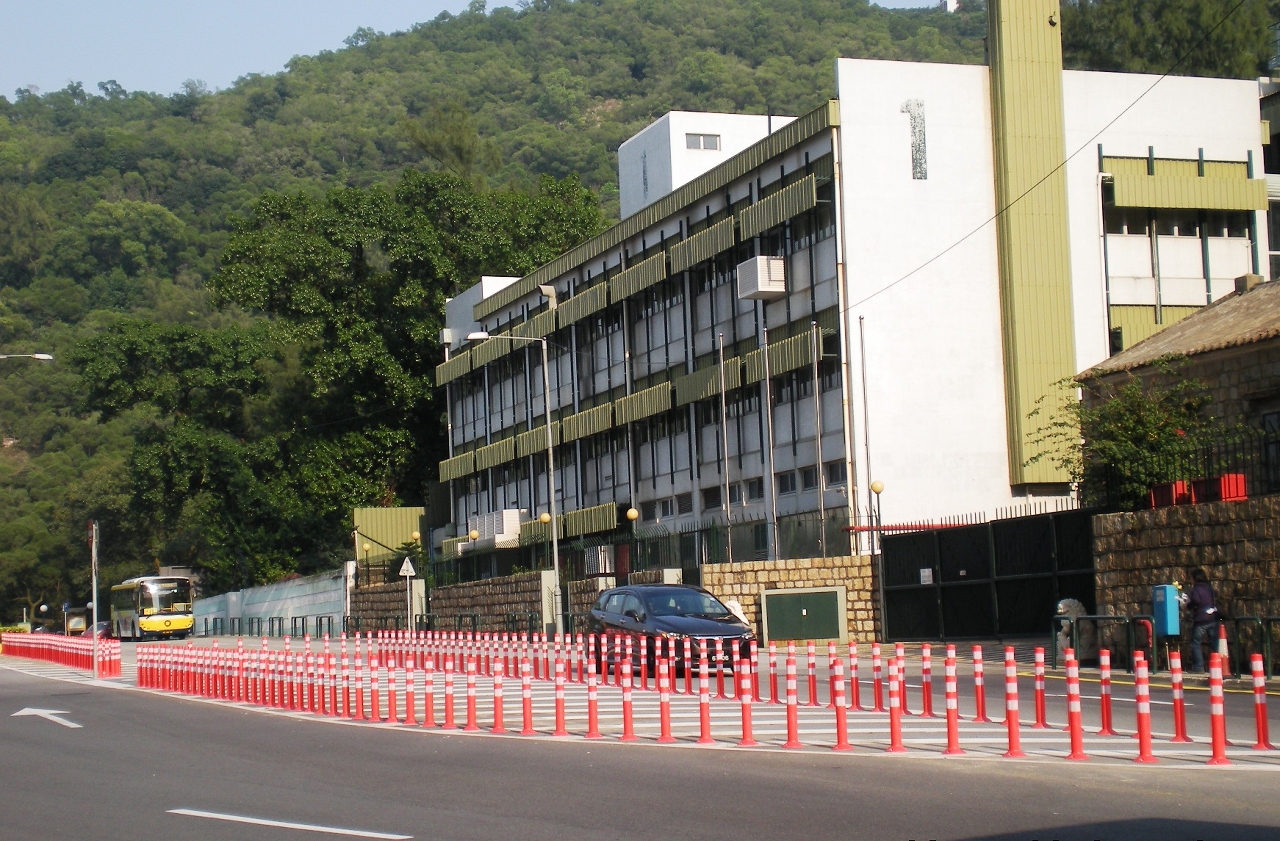 交通事務局續在多處道路安裝彈力分道標