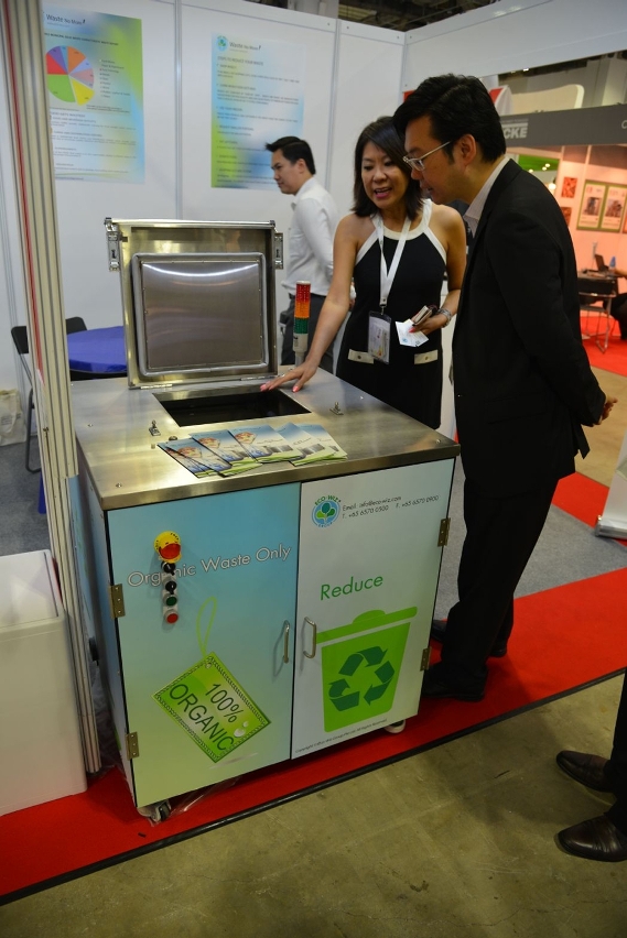 A Direcção dos Serviços de Protecção Ambiental visitou o pavilhão de exposições para conhecer os equipamentos e as novas tecnologias para tratamento de resíduos de cozinha.