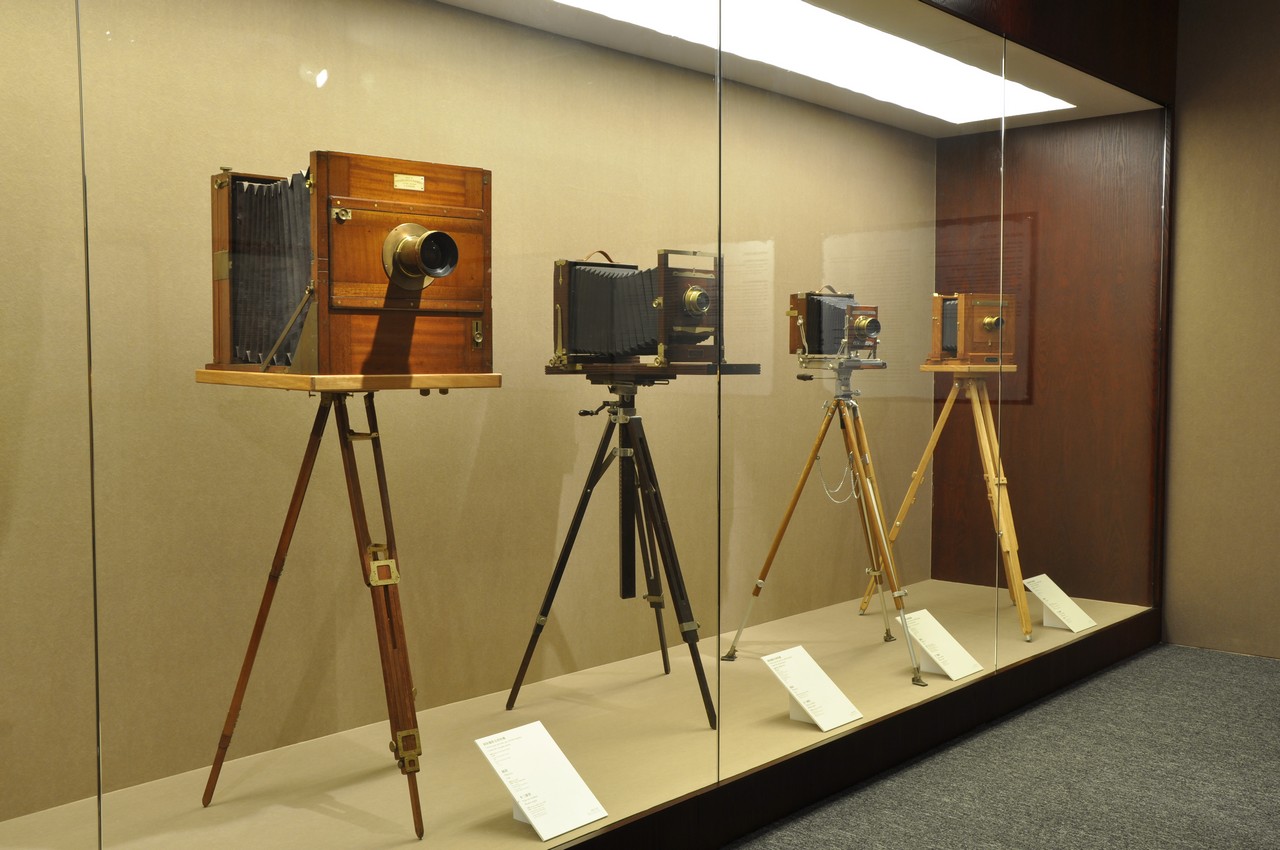 A palestra temática conta como orador com o fotógrafo Wong Ho Sang, o qual irá abordar de forma resumida o contexto histórico, a técnica operacional e a tendência moderna do colódio húmido.