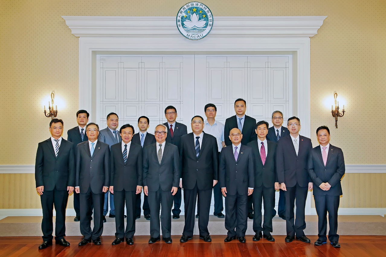 Chefe do Executivo tem encontro com grupo de acompanhamento do sector da construção civil de Macau