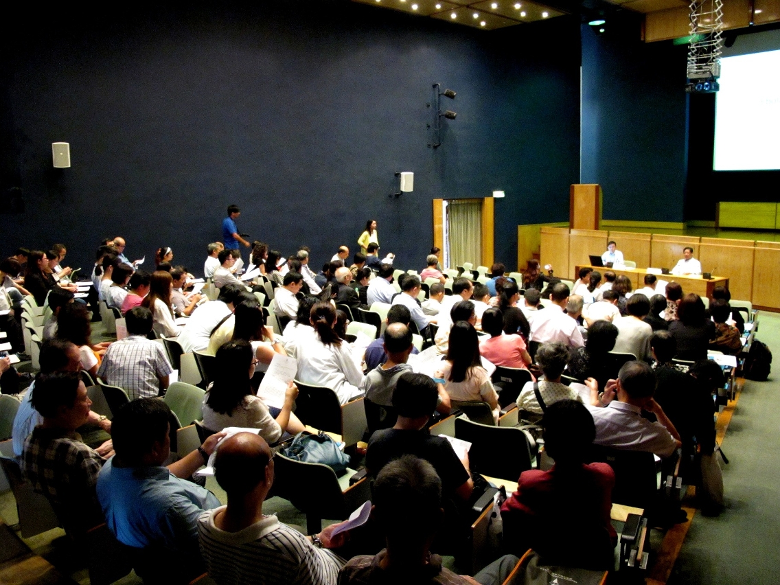 Descrição da foto (2): Cerca de 200 médicos que exercem actividades profissionais de saúde em Macau participaram na sessão de esclarecimento.
