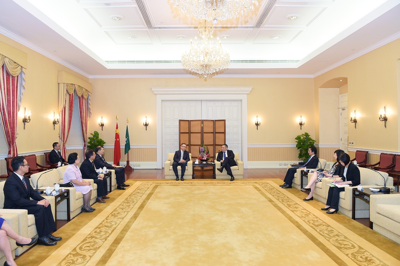 Chefe do Executivo, Chui Sai On, tem encontro com representantes da Associação dos Técnicos da Administração Pública de Macau