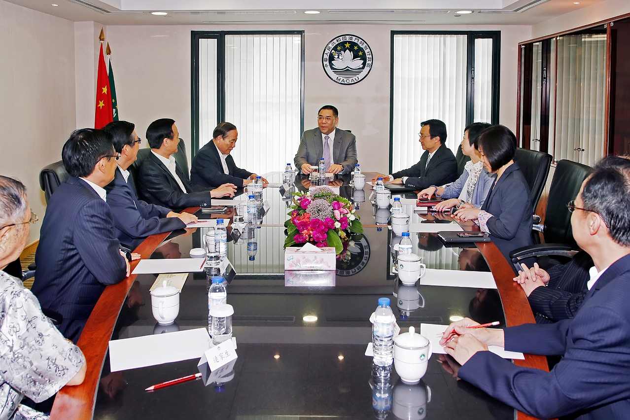 Chui Sai On tem encontro com representantes da Associação de Cultura Chao Shan