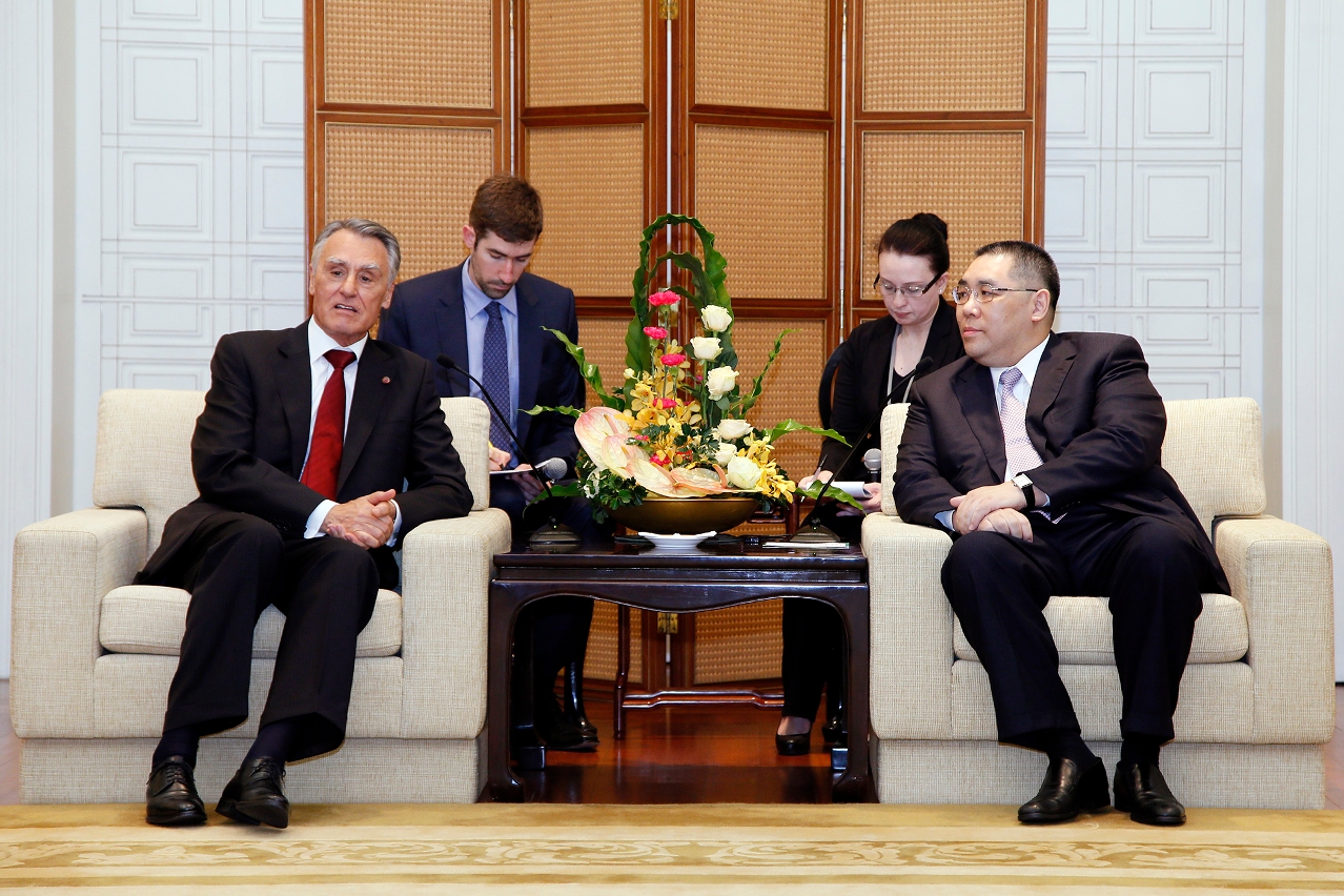 The Chief Executive, Mr Chui Sai On, meets with the President of the Portuguese Republic, Mr Aníbal Cavaco Silva