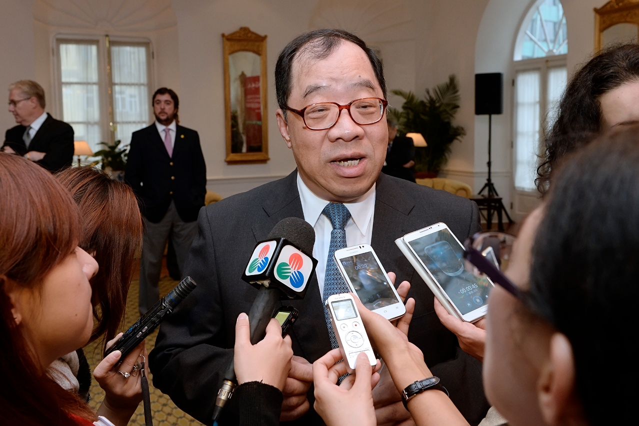 Secretary for Economy and Finance, Mr Tam Pak Yuen, speaks with the reporters.