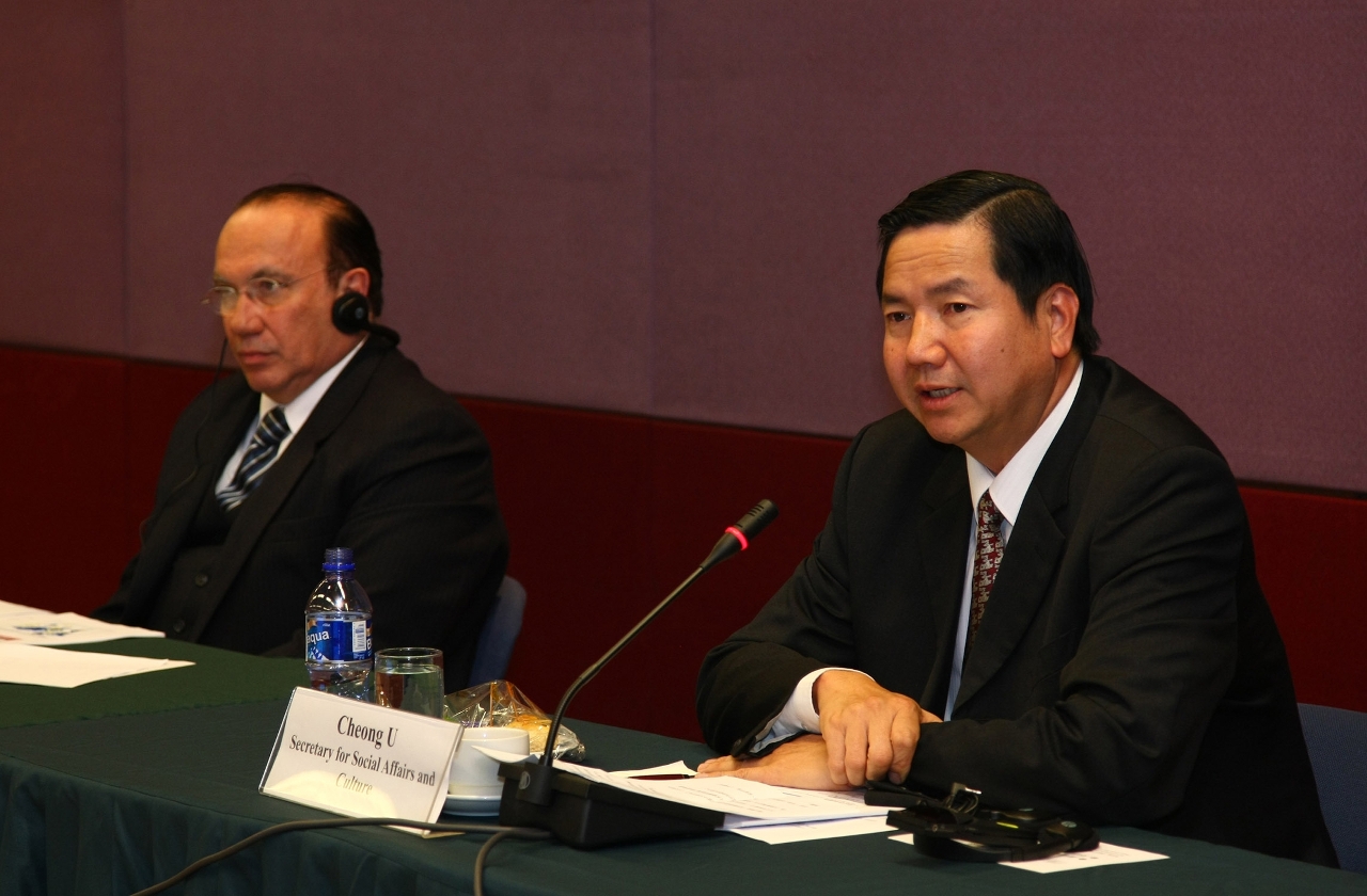 Secretary for Social Affairs and Culture Cheong U delivers a speech at the meeting