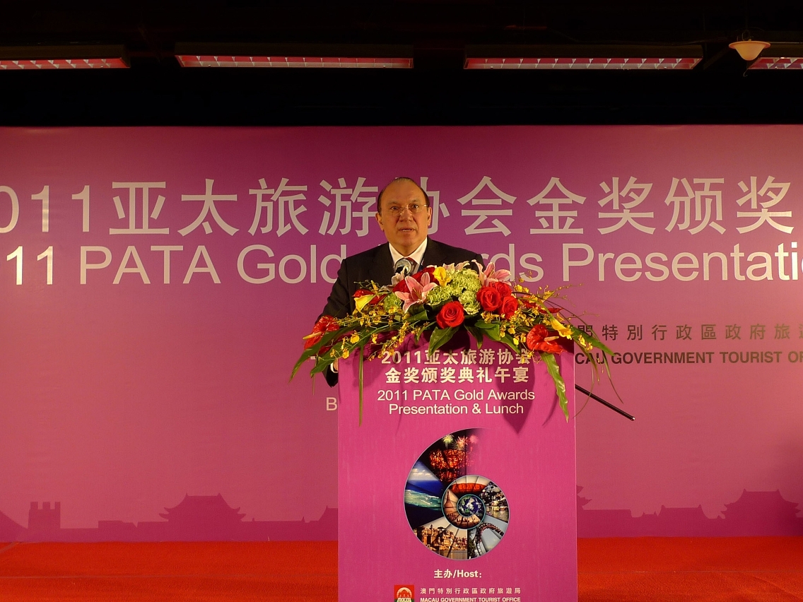 Costa Antunes delivers a speech at PATA Gold Awards Lunch
