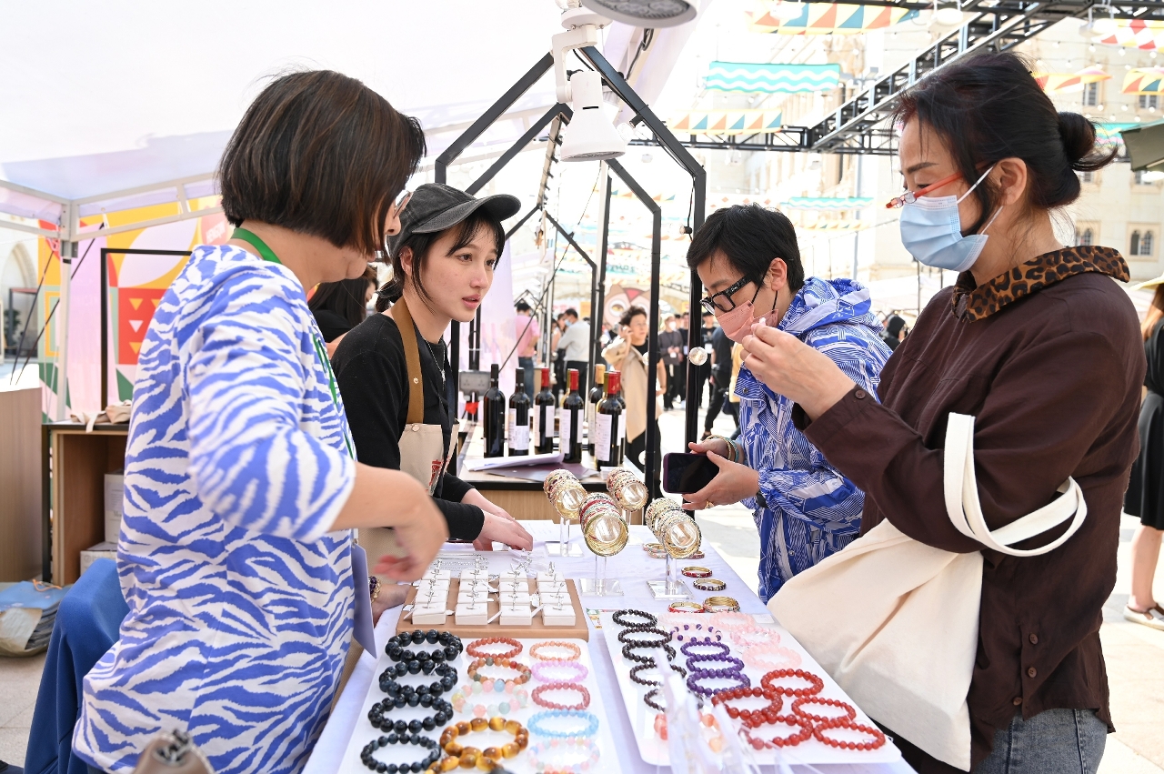 Mercado da edição anterior do “Vamos Desfrutar” (Hengqin) foi muito frequentado e animado
