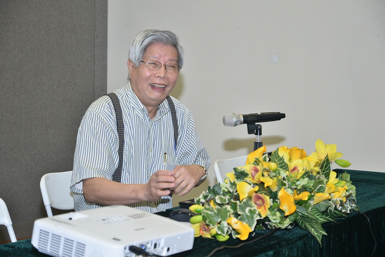 O Dr. Wu Kuok Nin presidiu a uma sessão sobre as canções populares de Macau