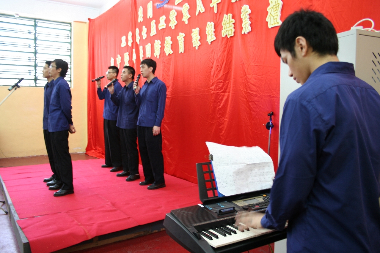 在囚人於結業禮上為到場的嘉賓獻唱由他們作曲作詞之歌曲