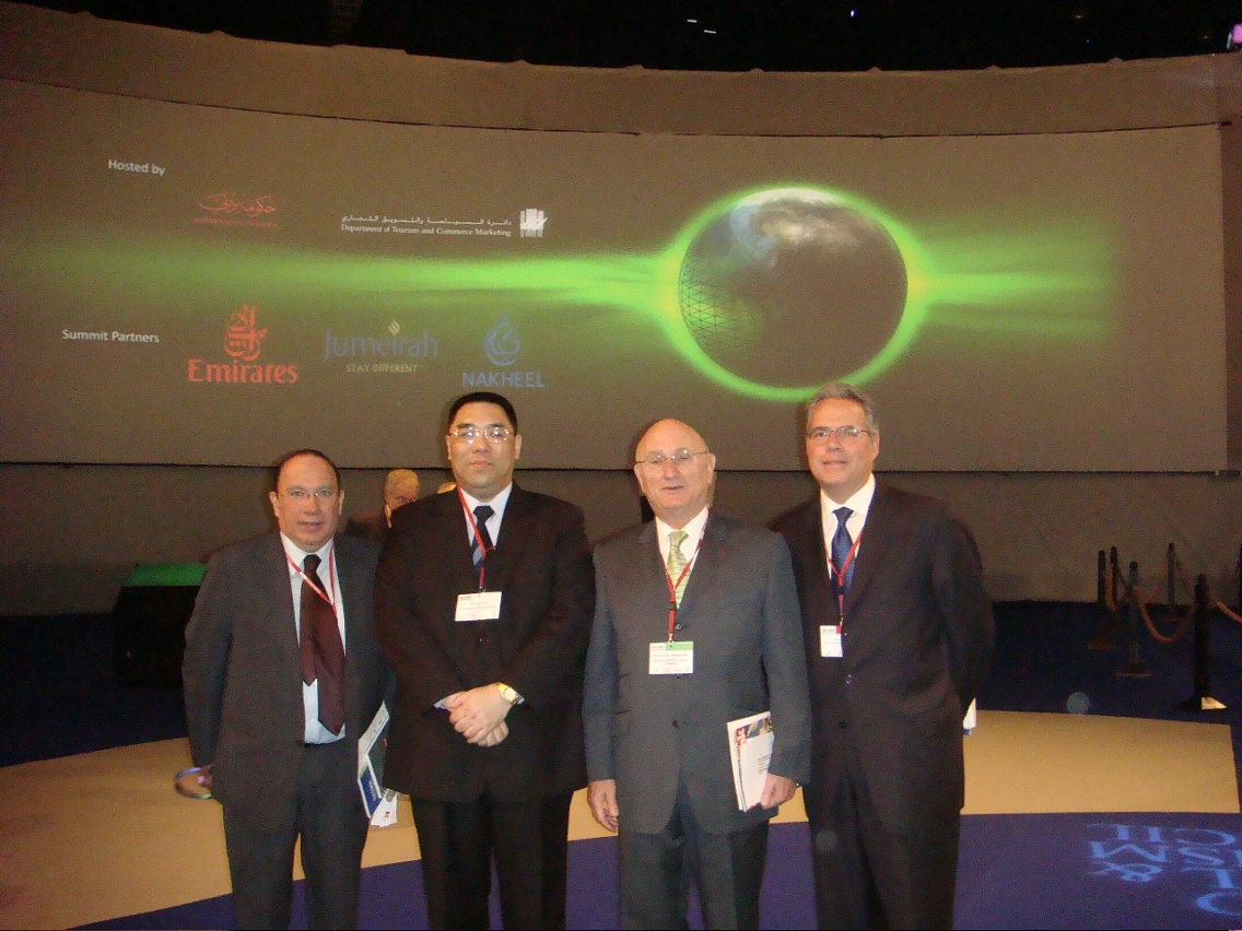 崔世安與世界旅行與旅遊理事會總裁(右二)合照