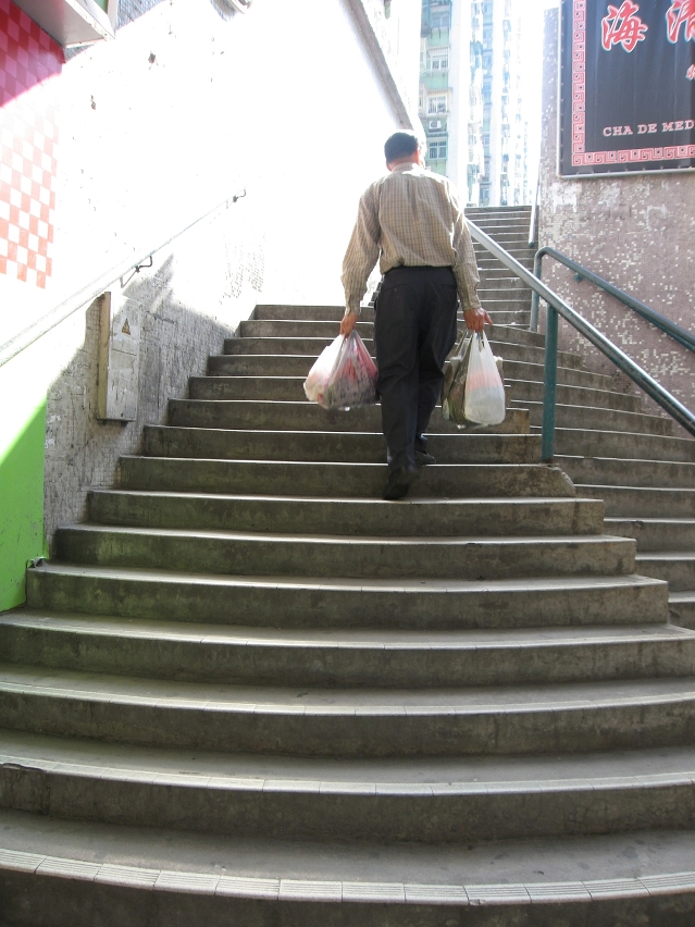 天橋啟用後隨即展開新城市樓梯改造工程