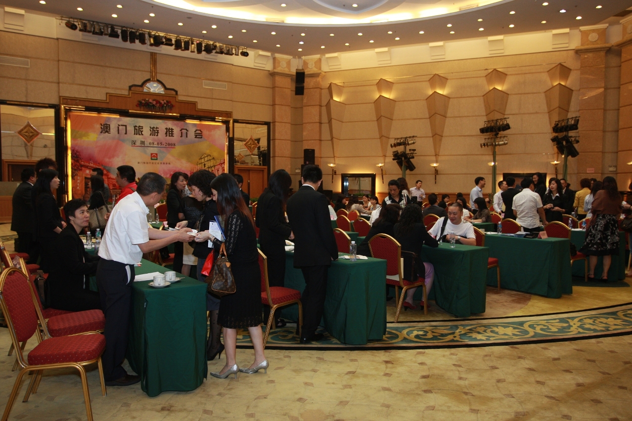 兩地業界即場進行洽談，氣氛熱烈