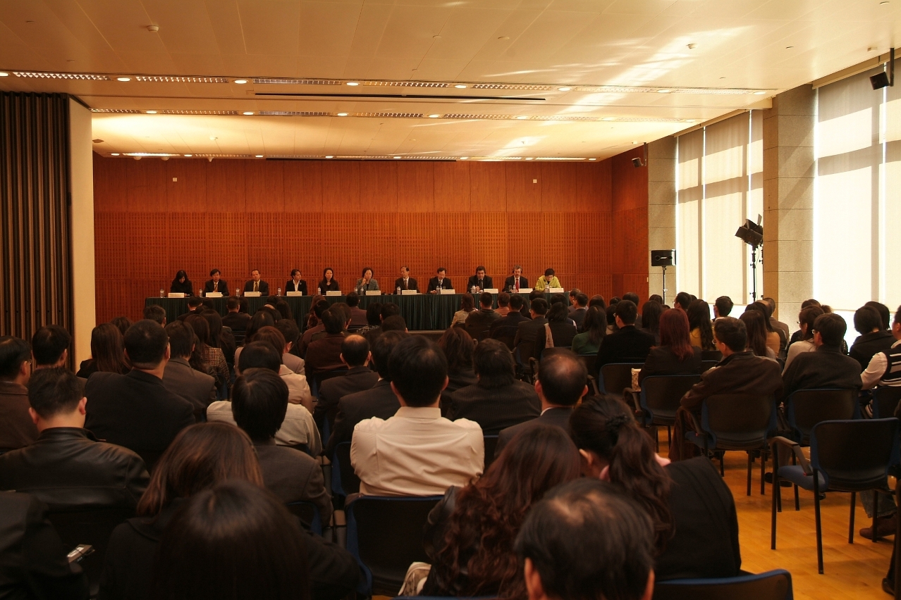 行政法務司司長與其屬下領導主管舉行施政座談會。