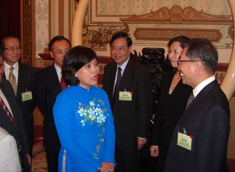 胡志明市人民委員會Nguyen Thi Hong副主席於澳門企業家代表團拜會期間與代表團親切交流