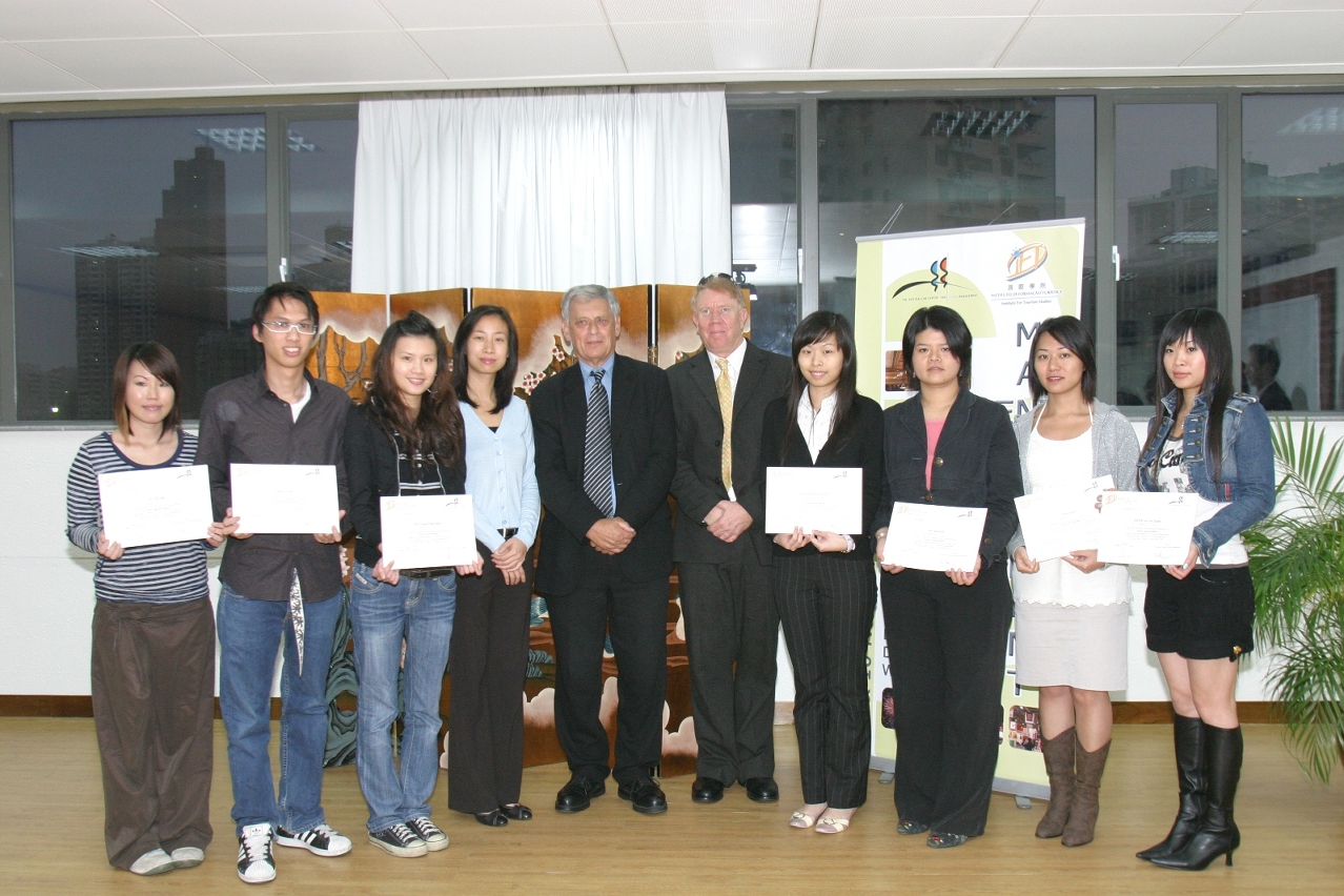 課程學員獲頒證書